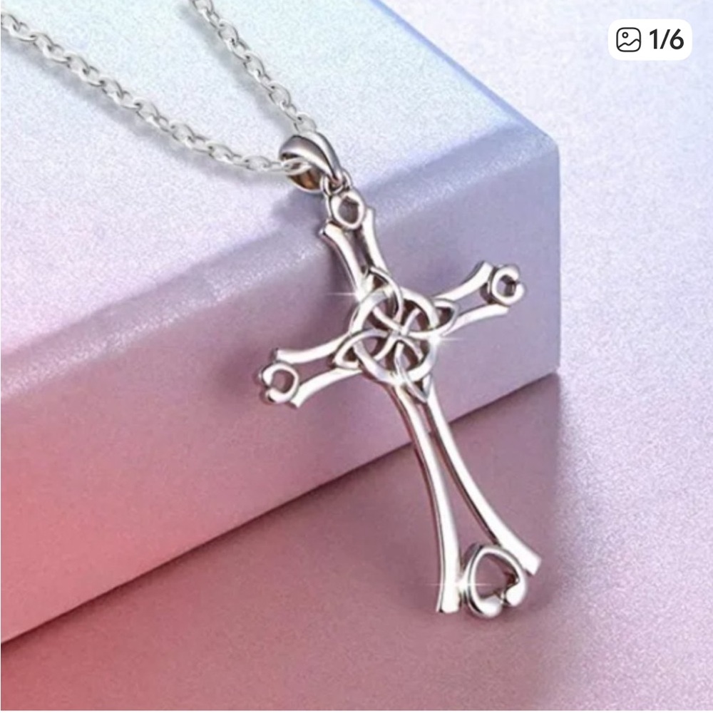 Stylish Silver Cross Pendant Necklace